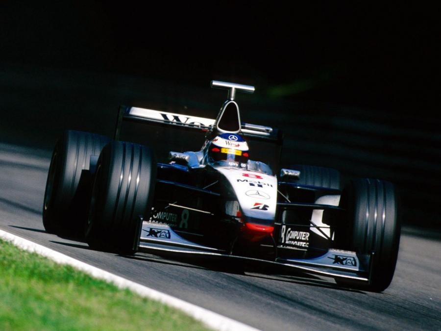  McLaren Mercedes-Benz MP4-13 1998 года  (фото 1 из 17)